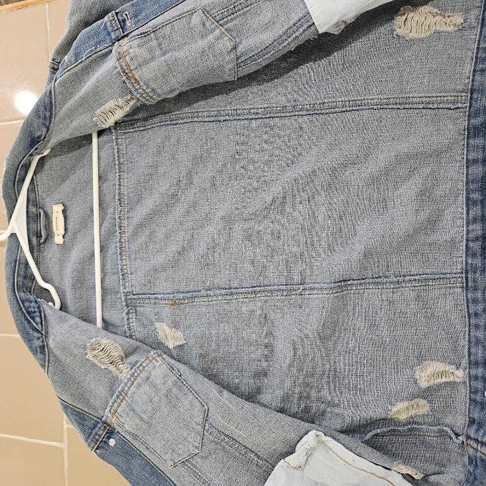 Women's Distressed Jean Jacket. Medium Wash. Size M. - Picture 5 of 9